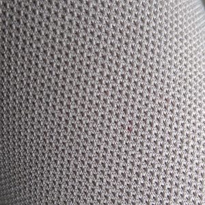 Потолочная ткань Инд Графит Серого цвета с ячеистой текстурой - материал для перетяжки потолка автомобиля